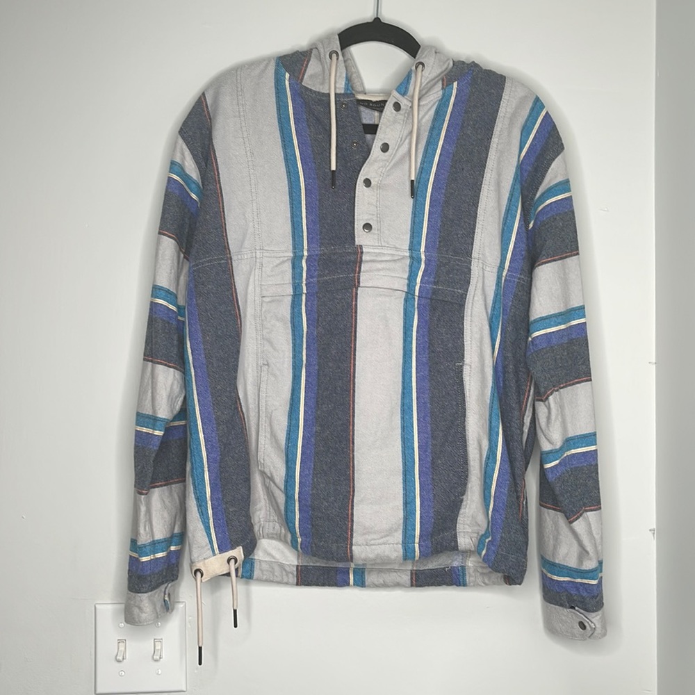 No Boundaries hooded 3/4 button up with pocket!